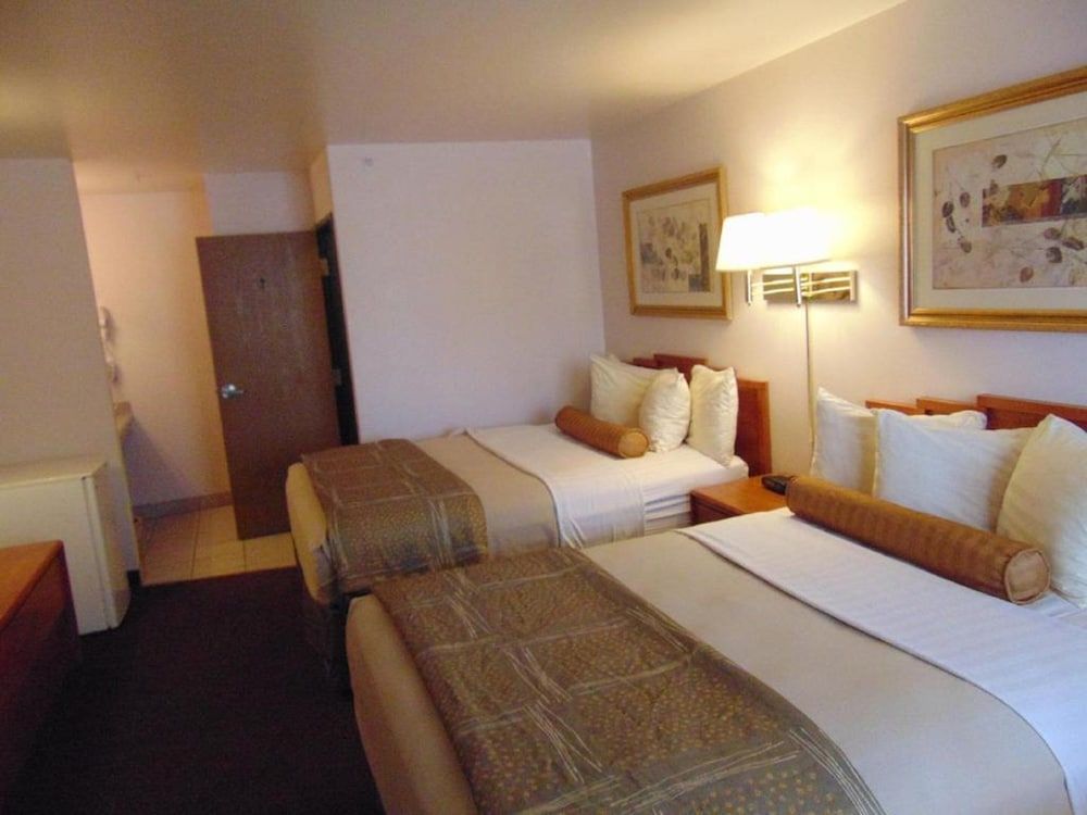 Magnuson Hotel Manitou Springs Room, 2 Queen Beds 2