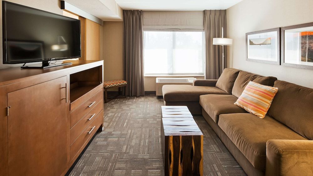 Suite, 2 Queen Beds, Non Smoking (Living Room)