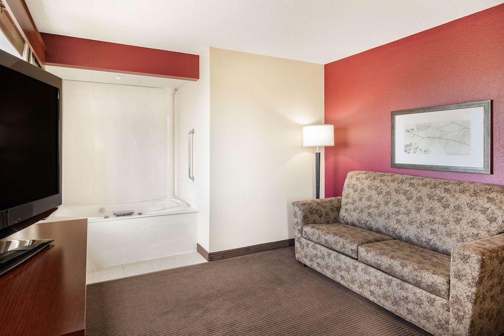 Suite, 1 Queen Bed, Non Smoking, Jetted Tub (with Sofabed)
