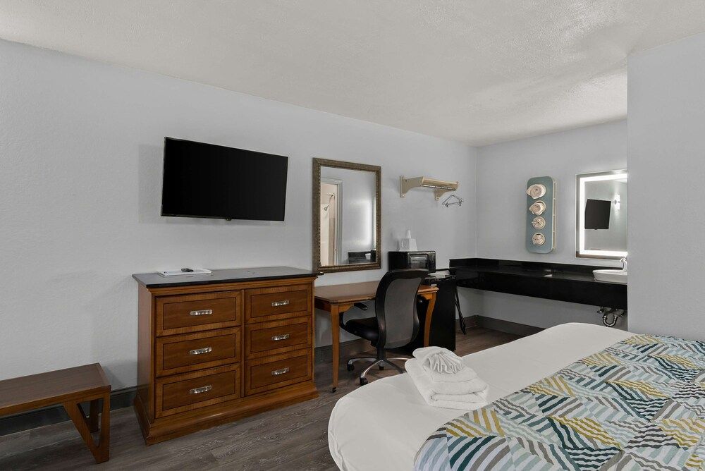 Americas Best Value Inn Bangor Room, 1 King Bed, Non Smoking