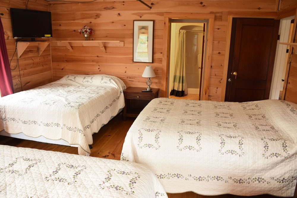 Room (3 Queen Beds)