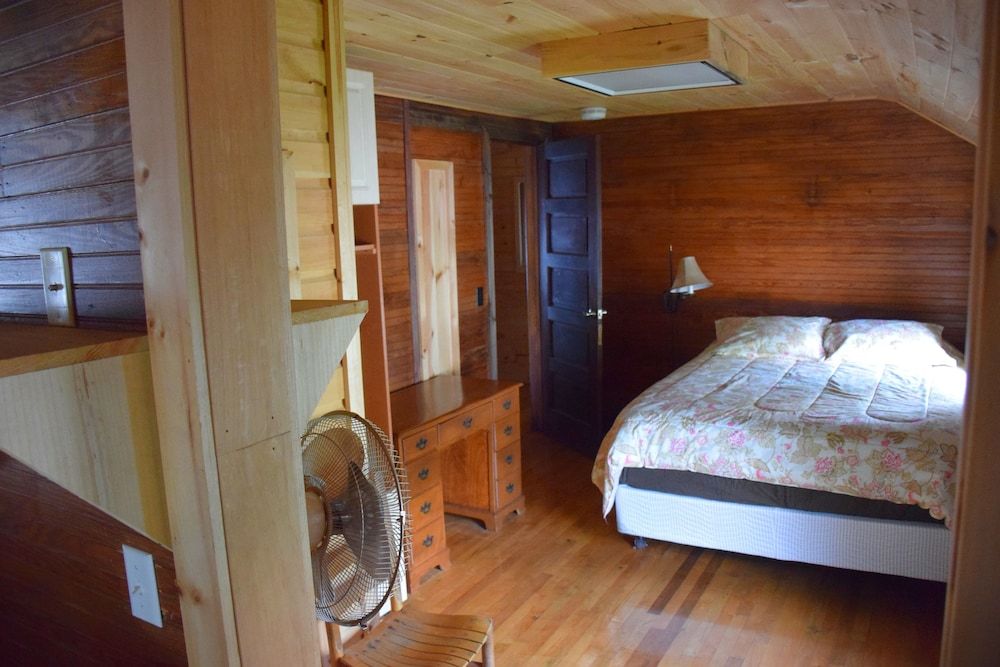 Standard Room, 1 Queen Bed