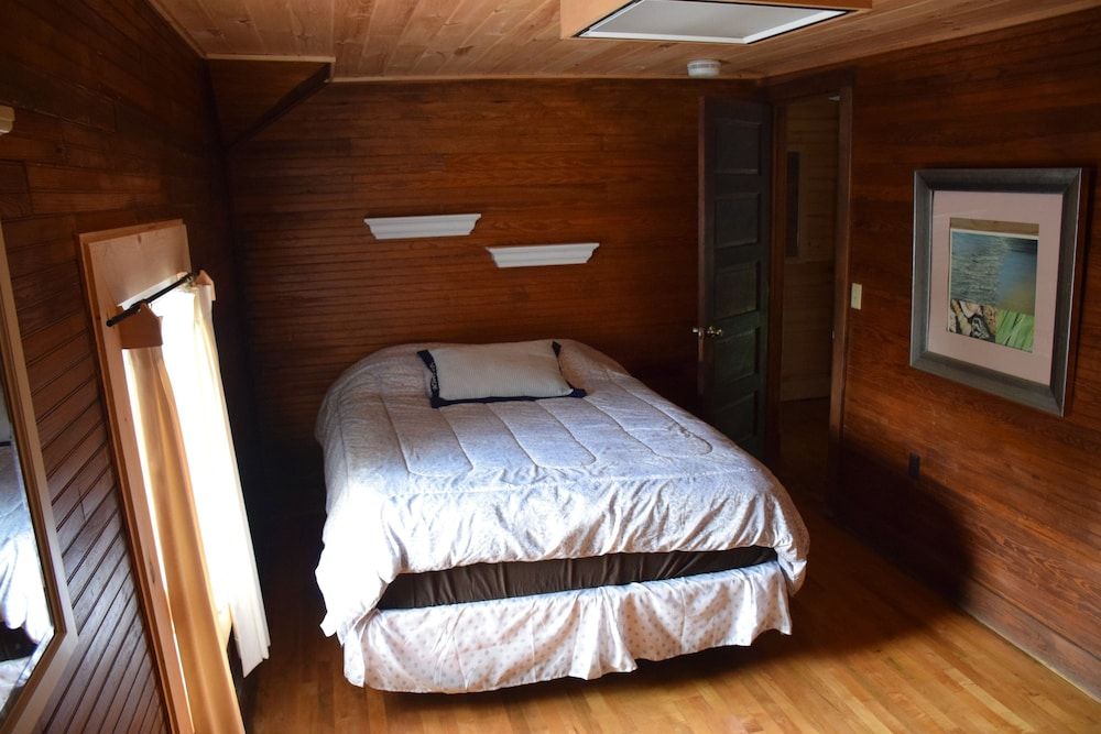 Standard Room, 1 Queen Bed