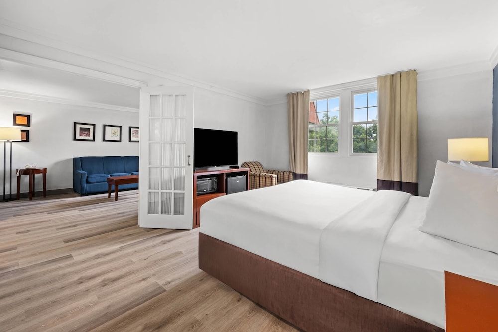 Suite, 1 King Bed, Non Smoking