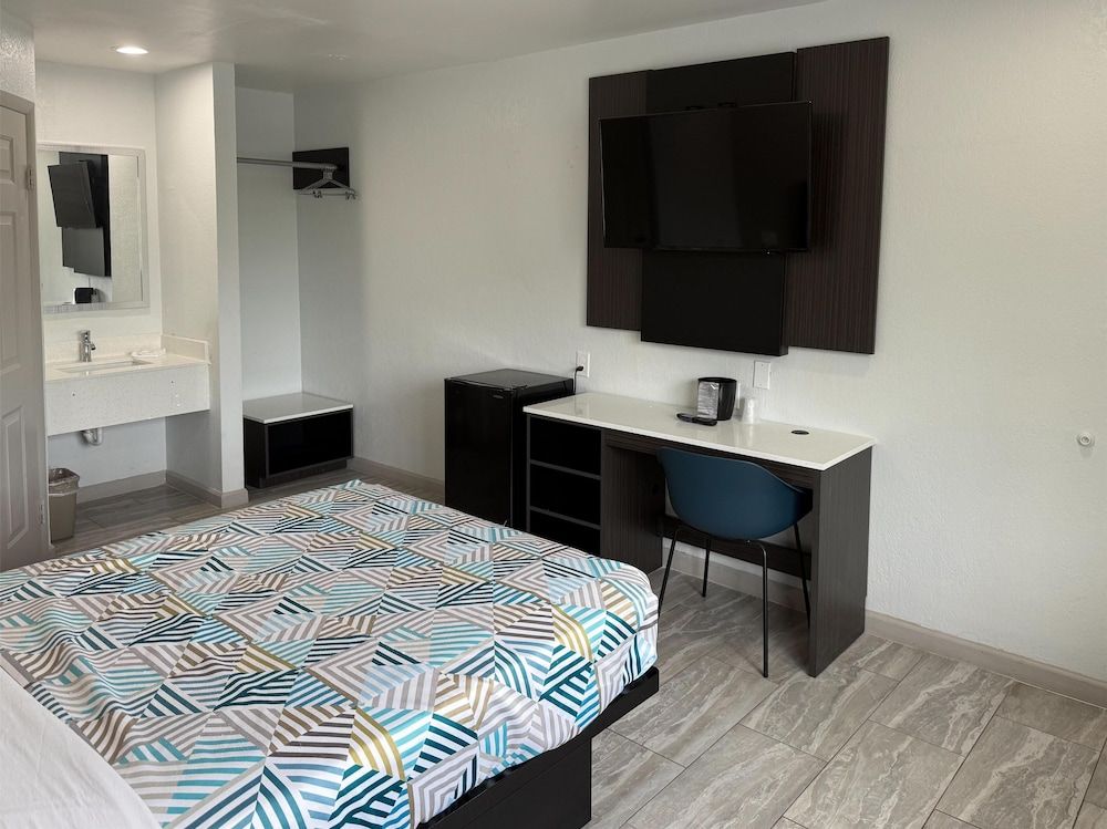 Standard Room, 1 Queen Bed, Non Smoking