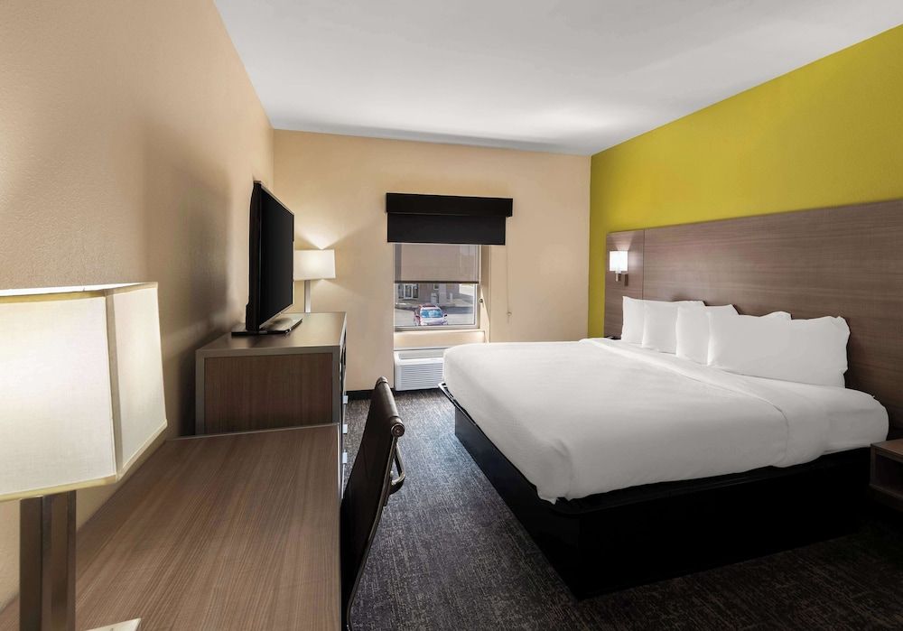 Standard Room, 1 King Bed, Non Smoking, Refrigerator & Microwave