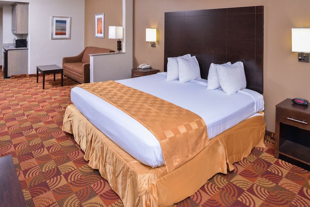 Suite, 1 King Bed, Non Smoking