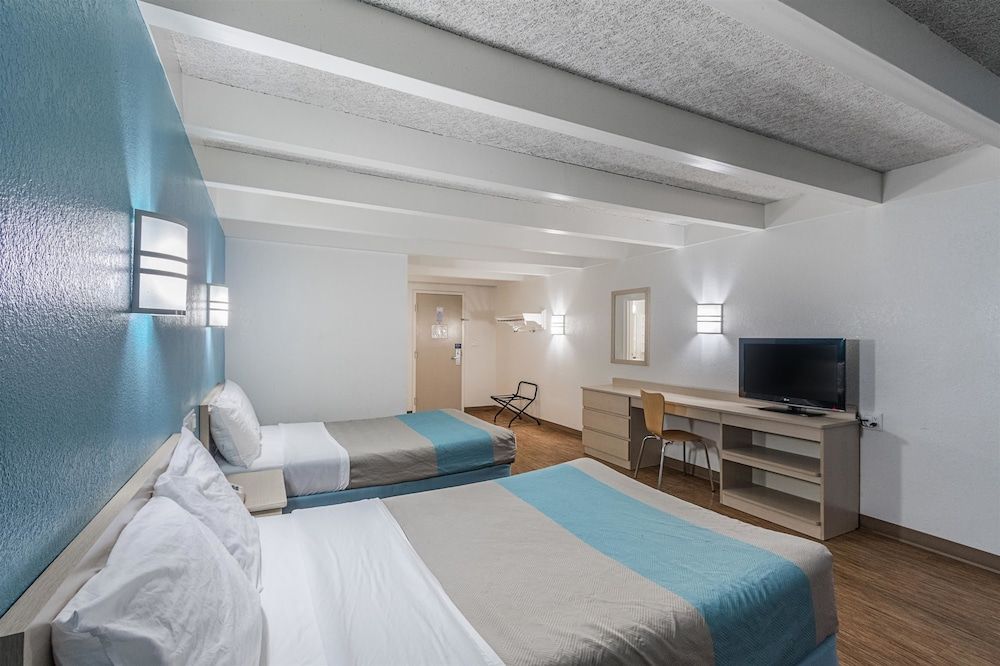 Deluxe Room, 2 Double Beds, Non Smoking, Refrigerator & Microwave