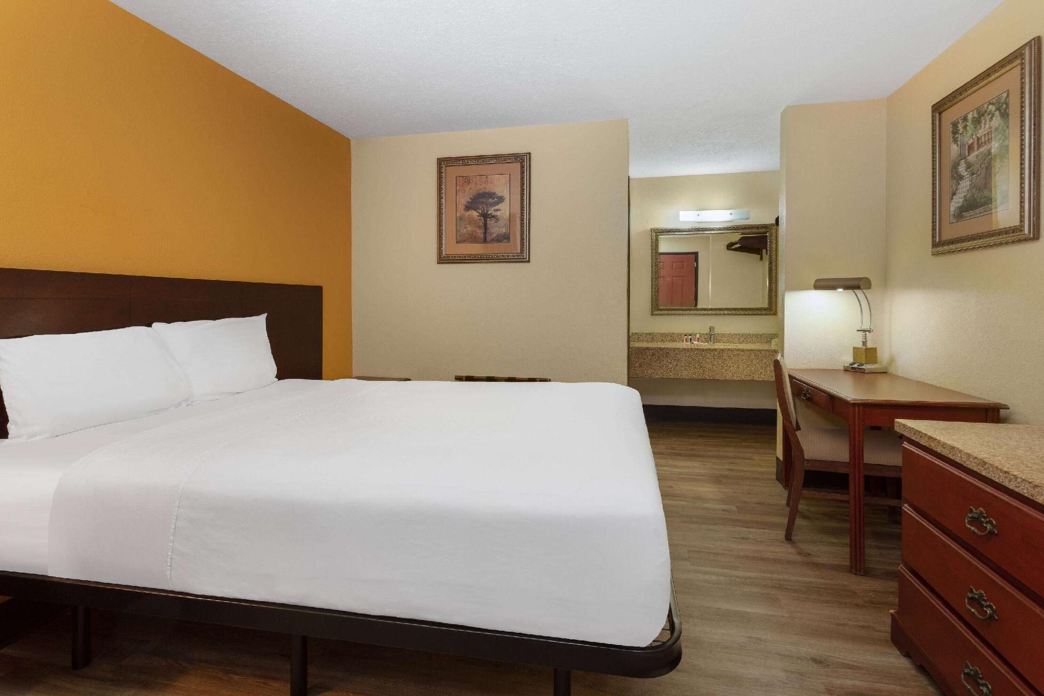 1 Queen Bed, Non-Smoking