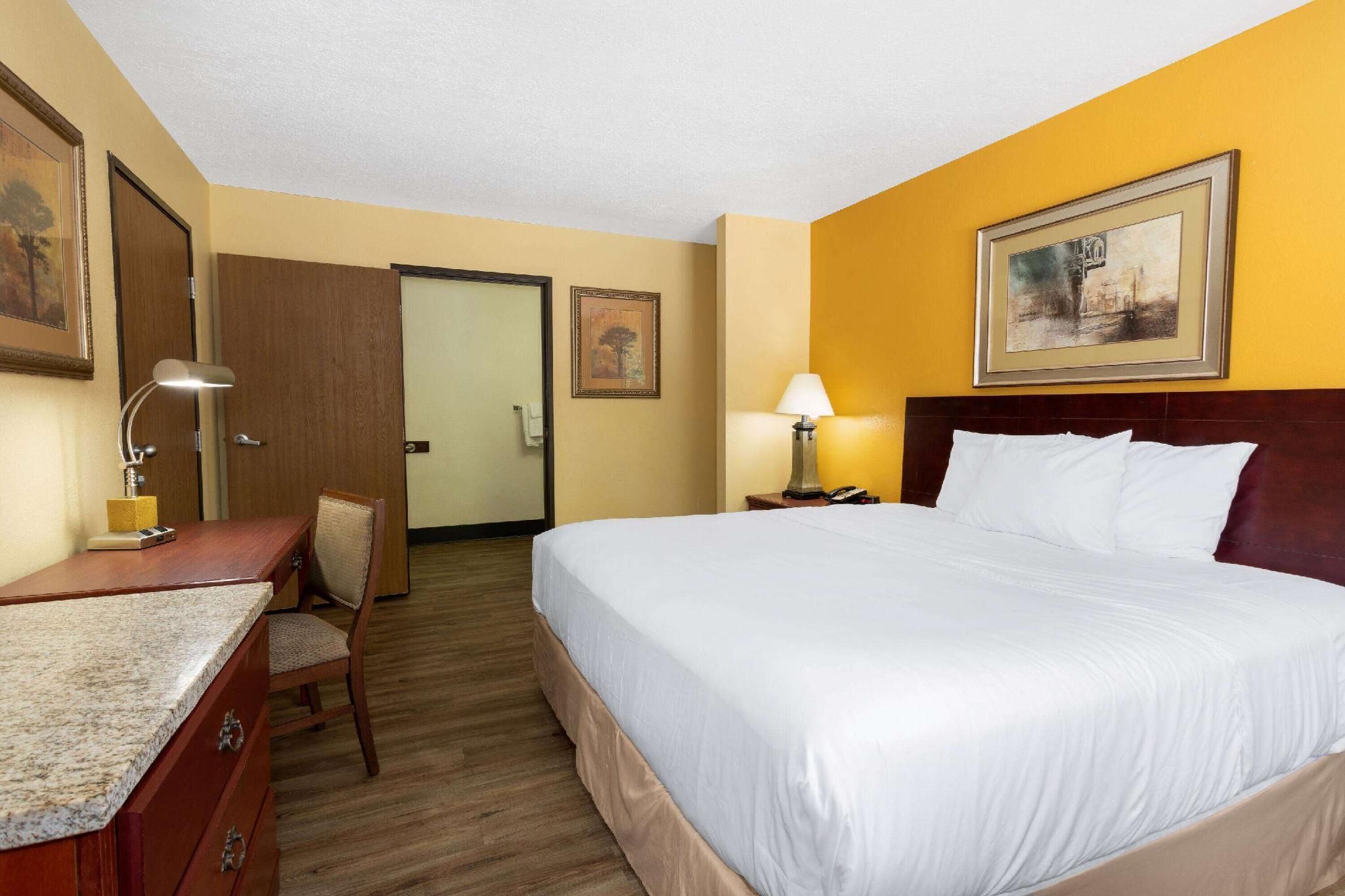 1 King Bed, Accessible Room, Non-Smoking