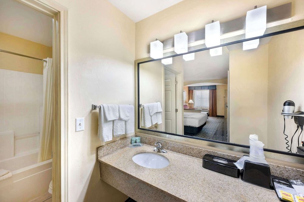 Best Western Snyder Inn Standard Room, 2 Queen Beds, Non Smoking, Refrigerator & Microwave 5