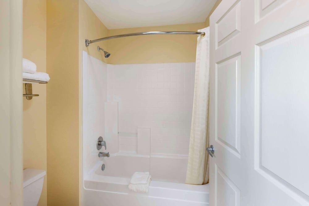 Best Western Snyder Inn Standard Room, 1 King Bed, Non Smoking, Refrigerator & Microwave 4