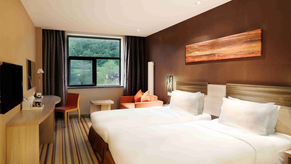 Standard Room, 2 Twin Beds, Mountain View