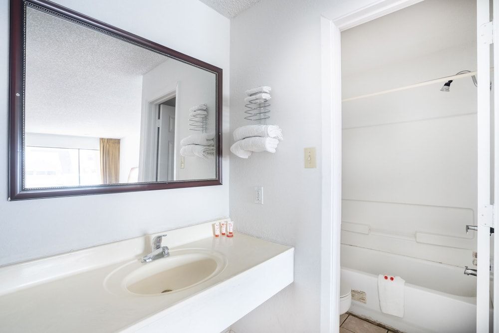 OYO Hotel Groesbeck Room, 2 Queen Beds, Smoking 4