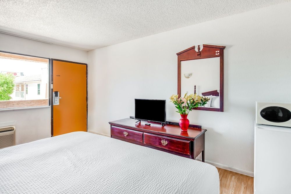 OYO Hotel Groesbeck Room, 1 King Bed, Smoking 4