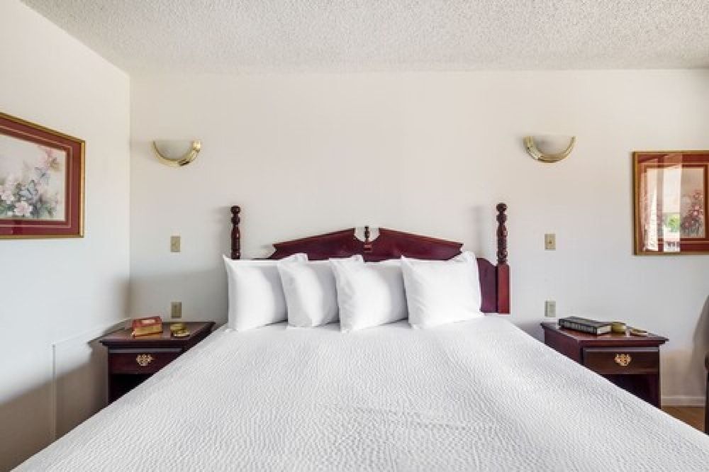 OYO Hotel Groesbeck Room, 1 King Bed, Smoking 5