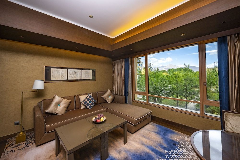 Shangri-La Lhasa Presidential Suite, 1 King Bed (Shangri-La) 5