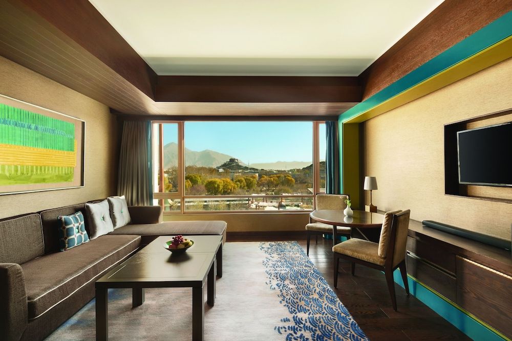 Shangri-La Lhasa Executive Suite Potala View King 4