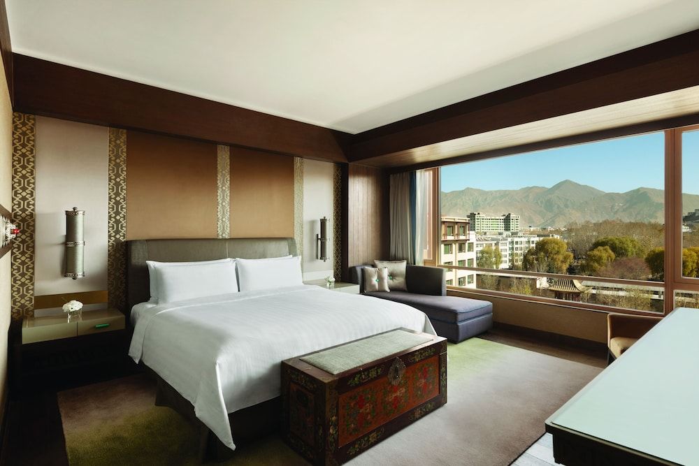Shangri-La Lhasa Executive Suite Potala View King