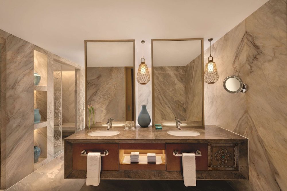 Shangri-La Lhasa Presidential Suite, 1 King Bed (Shangri-La) 3