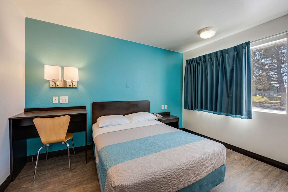 Motel 6 Winnemucca, NV Deluxe Room, 1 Double Bed, Non Smoking, Refrigerator & Microwave 2