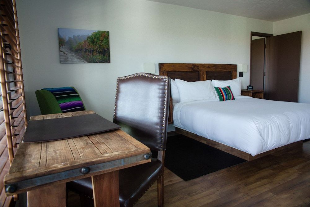 Hacienda de Leal,  BW Signature Collection Deluxe Room, 1 King Bed, Non Smoking 2