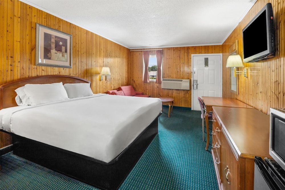 Americas Best Value Inn Roxboro Room, 1 King Bed, Smoking 2