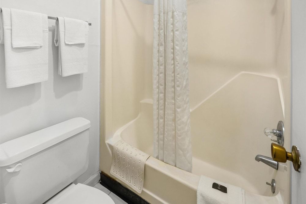 Americas Best Value Inn Roxboro Room, 2 Double Beds, Smoking 6