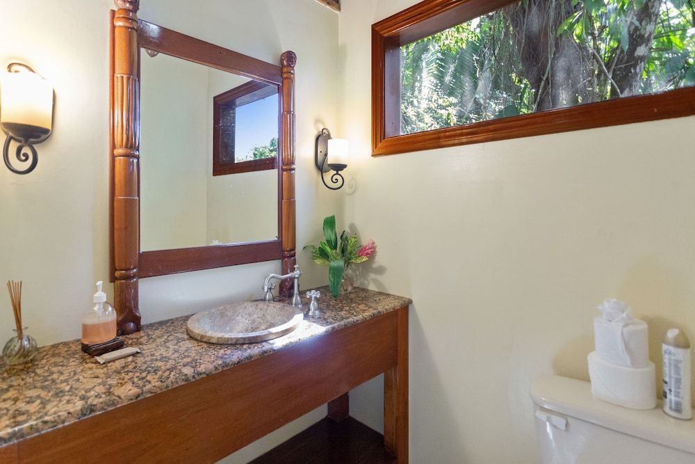 Ian Anderson's Caves Branch Adventure Co 2 Bedroom River View 6