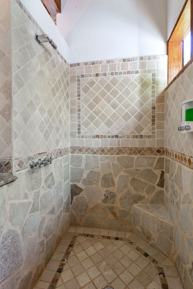 Ian Anderson's Caves Branch Adventure Co Jungle Suite 4