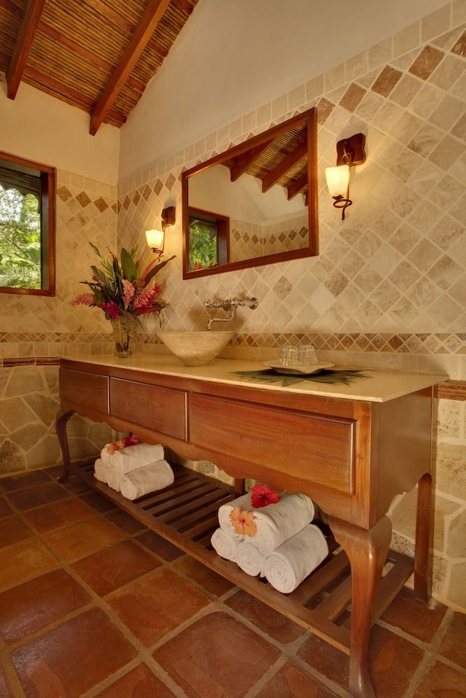 Ian Anderson's Caves Branch Adventure Co 2 Bedroom River View 5