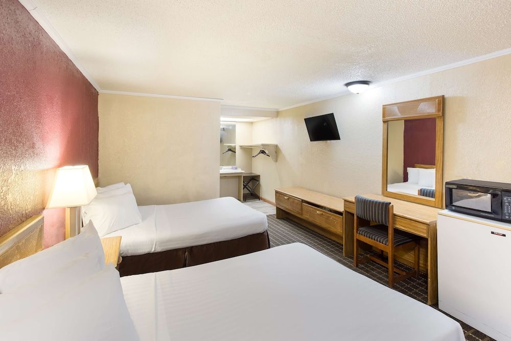 Room, 2 Double Beds, Accessible, Smoking