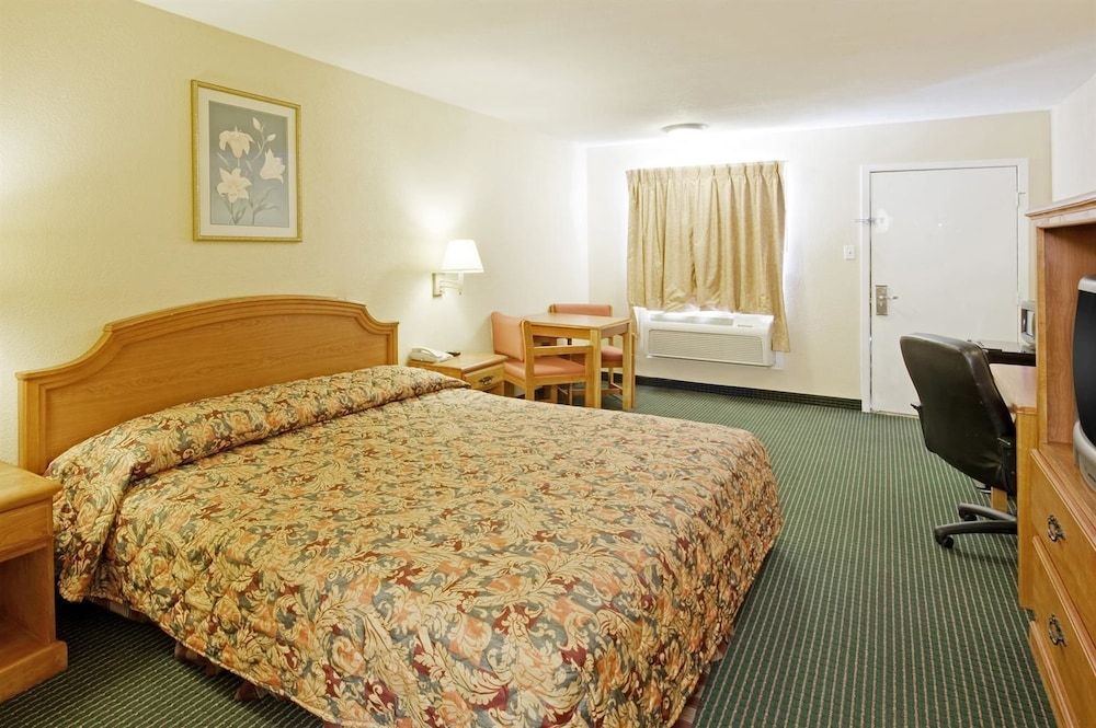 Room, 1 King Bed, Non Smoking