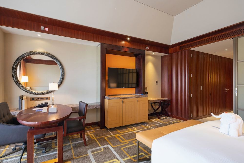 Hilton Qingdao Golden Beach Duplex, 1 King Bed 4