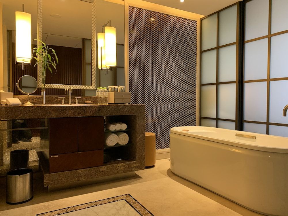 Hilton Qingdao Golden Beach KING ONE BEDROOM DELUXE SUITE WITH LOUNGE ACCESS 10