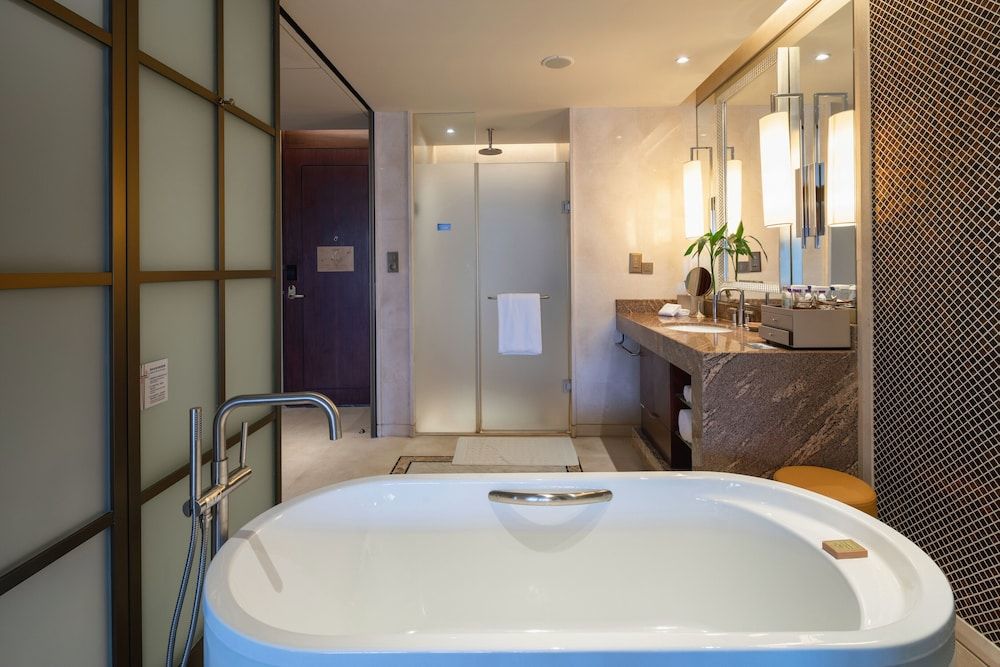 Hilton Qingdao Golden Beach KING ONE BEDROOM DELUXE SUITE WITH LOUNGE ACCESS 7