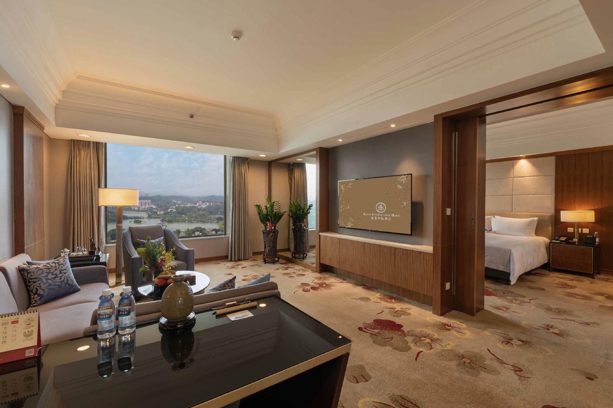 Executive Suite with Lake View