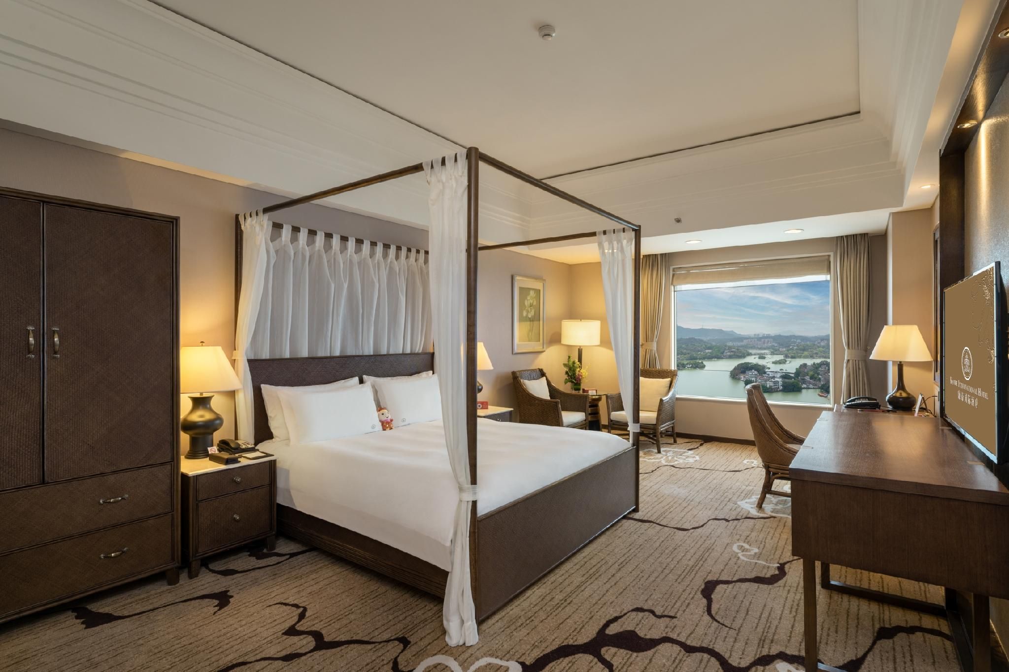 Executive Lake View Room