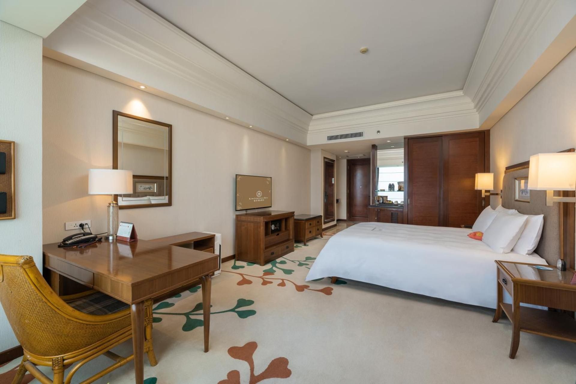 Superior King Room with River View