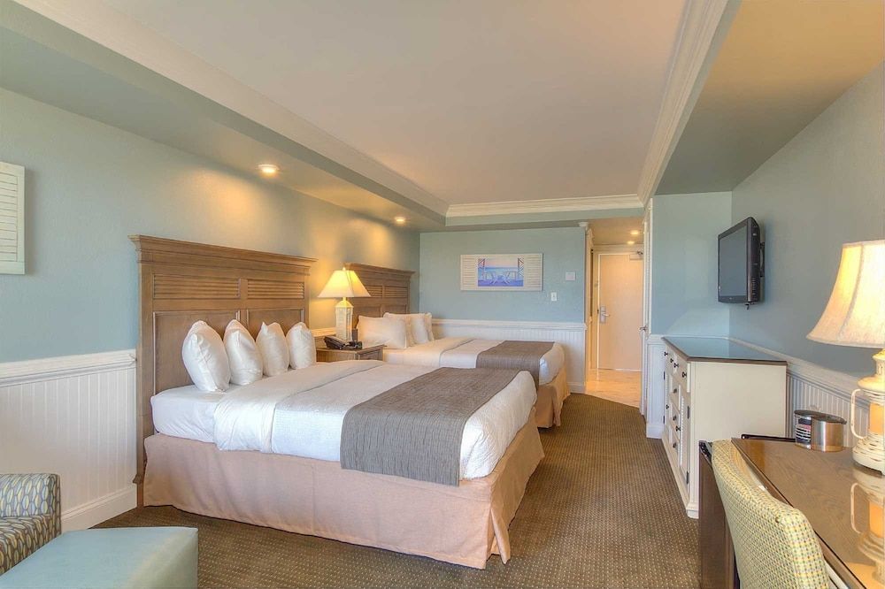 Shutters on the Banks Ocean View with 2 Queen Beds and Private Balcony in the Tower 2