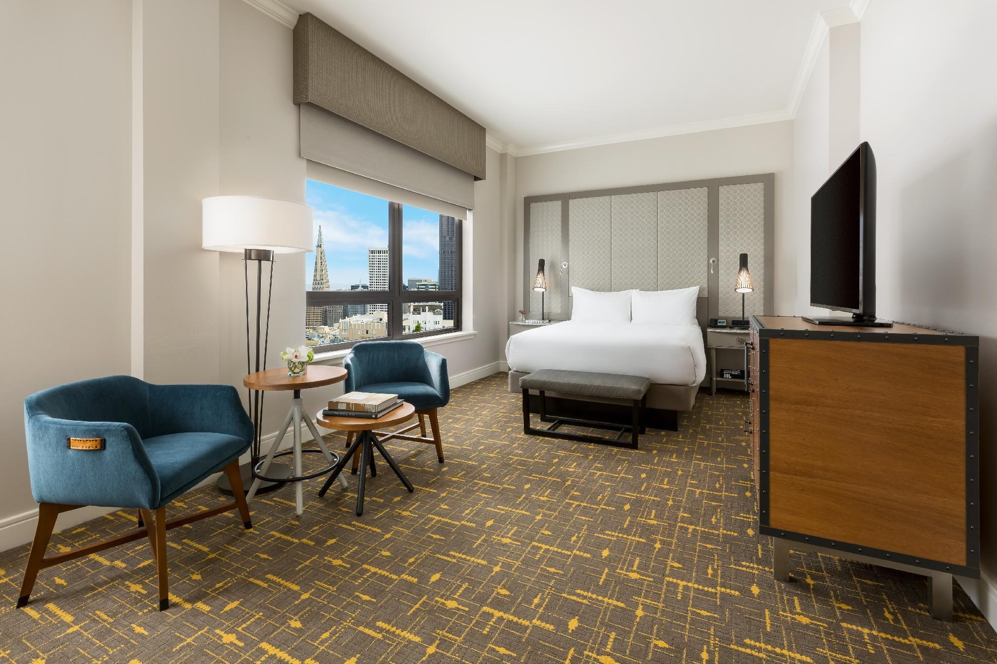 Premier Queen Room with View