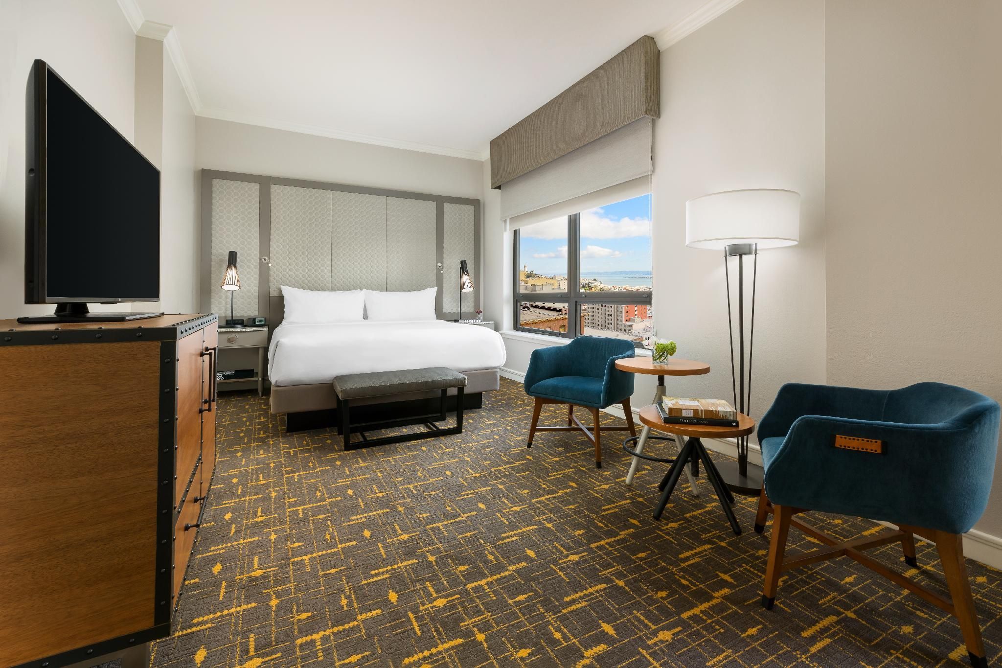 Premier King Room with View