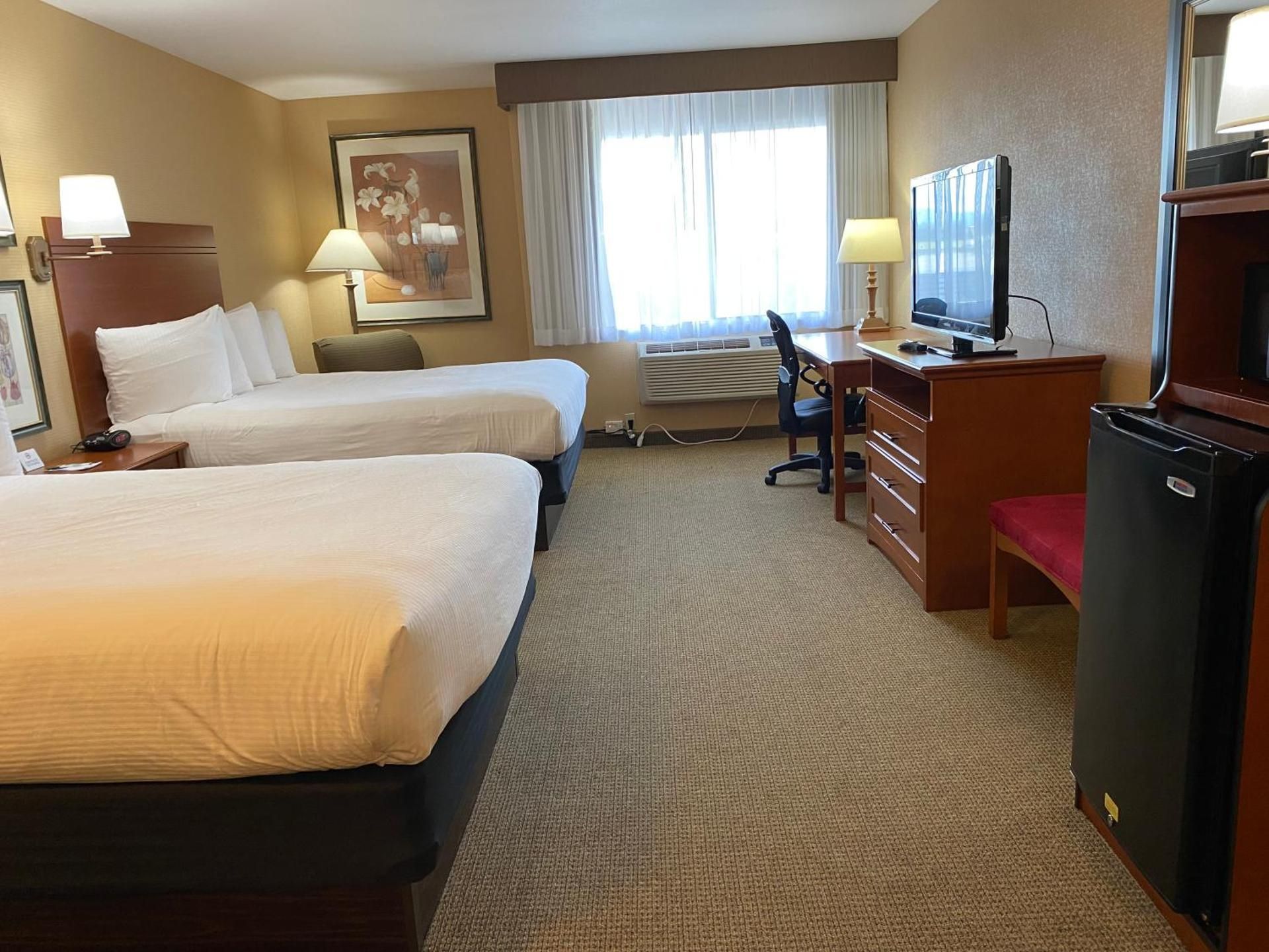 2 Queen Beds, Mobility Accessible Room, Roll-In Shower, Non-Smoking