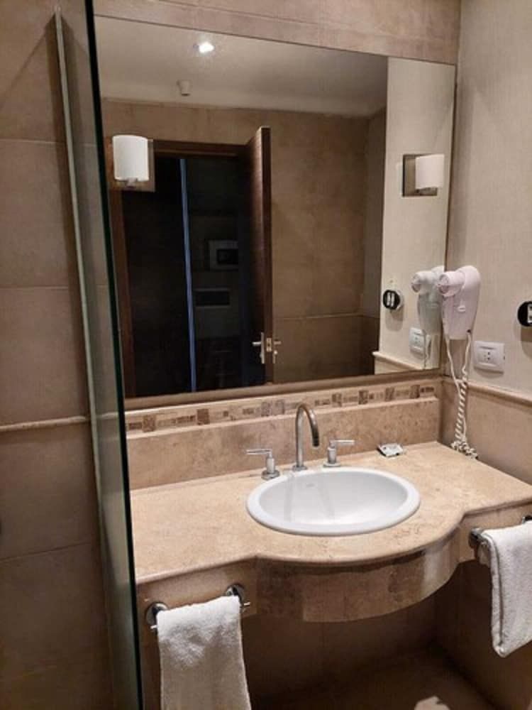 Howard Johnson by Wyndham Ezeiza Convention Center Junior Double Room 3