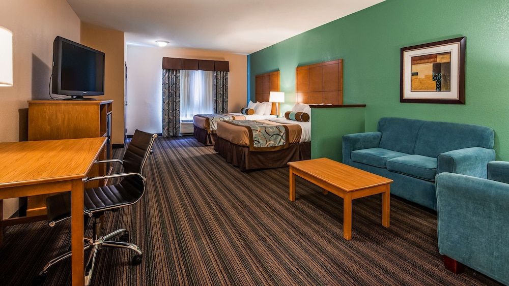 Best Western Plus Seminole Hotel & Suites Suite, 2 Queen Beds, Non Smoking, Refrigerator & Microwave 3