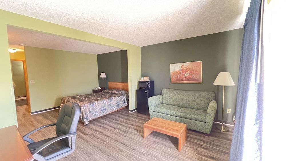 Harbor Lights Lodge Queen Room with City View and Patio 6