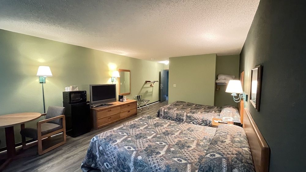 Harbor Lights Lodge Double Queen with City View and Handicap 4