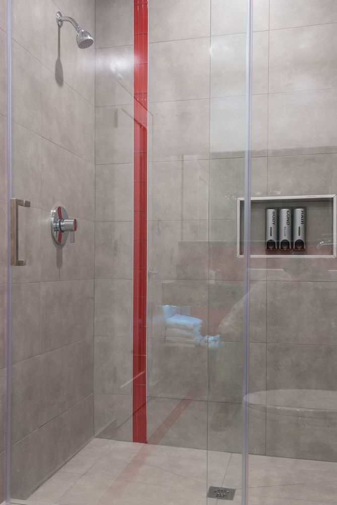 Astro Pasadena Hotel Deluxe Room, 1 King Bed, Refrigerator & Microwave 3