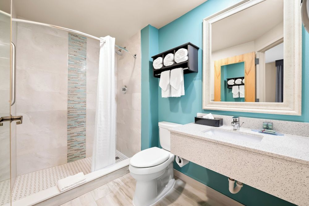 Best Western Intracoastal Inn Standard Room, 2 Queen Beds, Non Smoking, Refrigerator 4