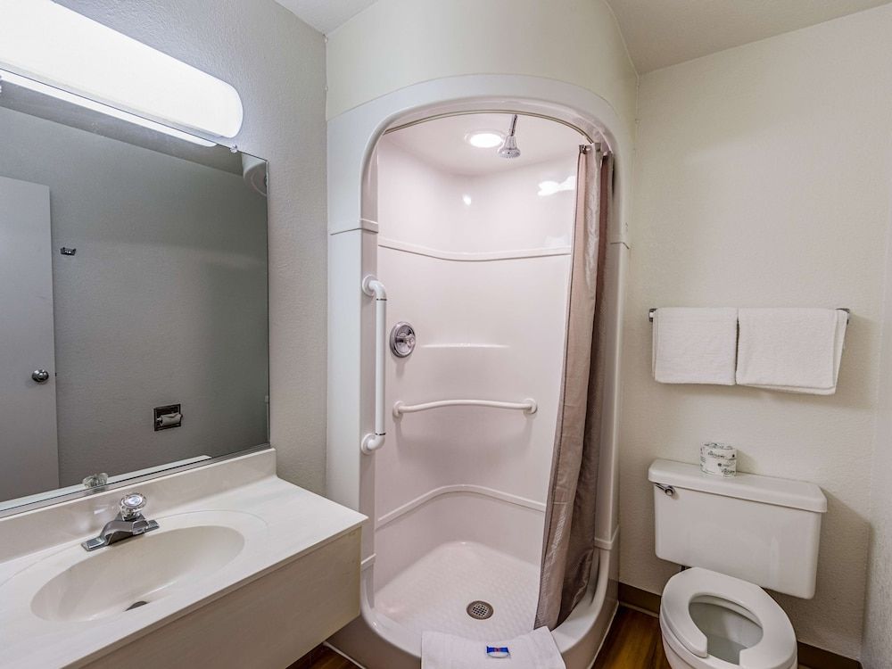 Motel 6 Yreka, CA Deluxe Room, 1 Double Bed, Accessible, Non Smoking 8